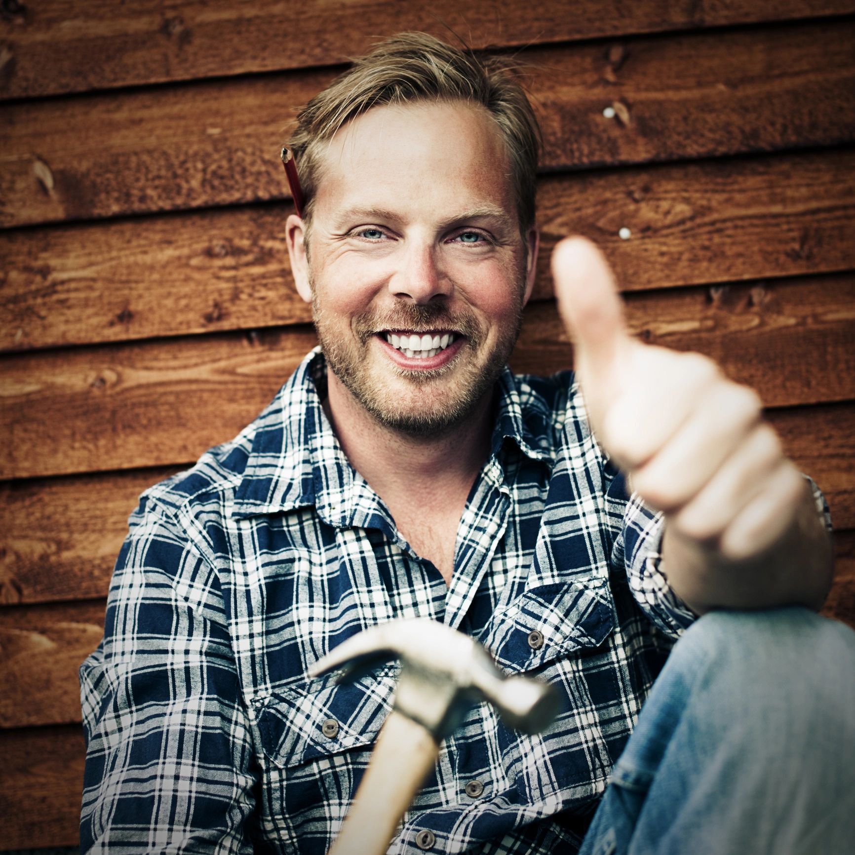 Portrait of a builder wearing a hard hat